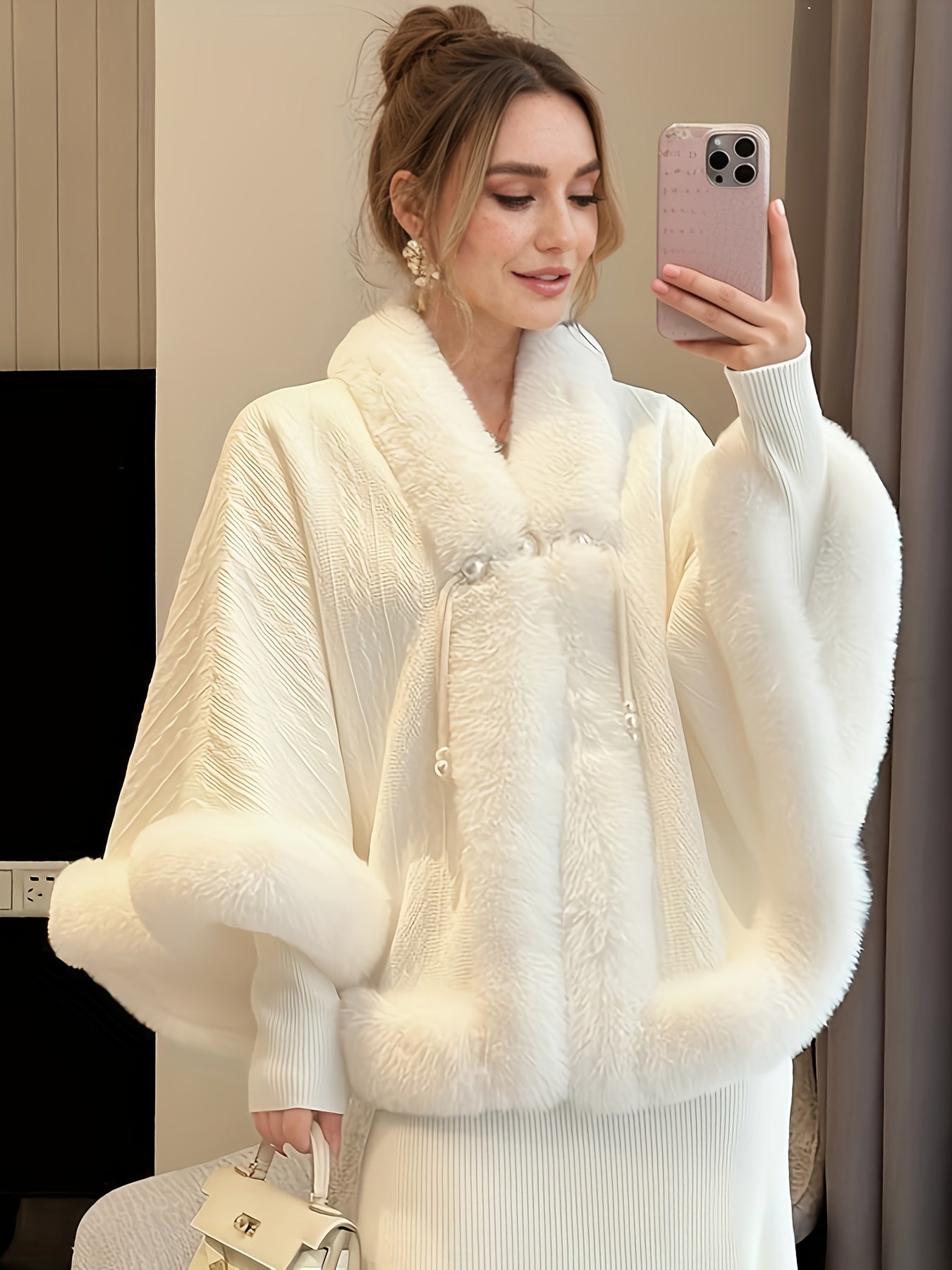 Cape en velours femme – Élégante & chaude avec capuche fourrure