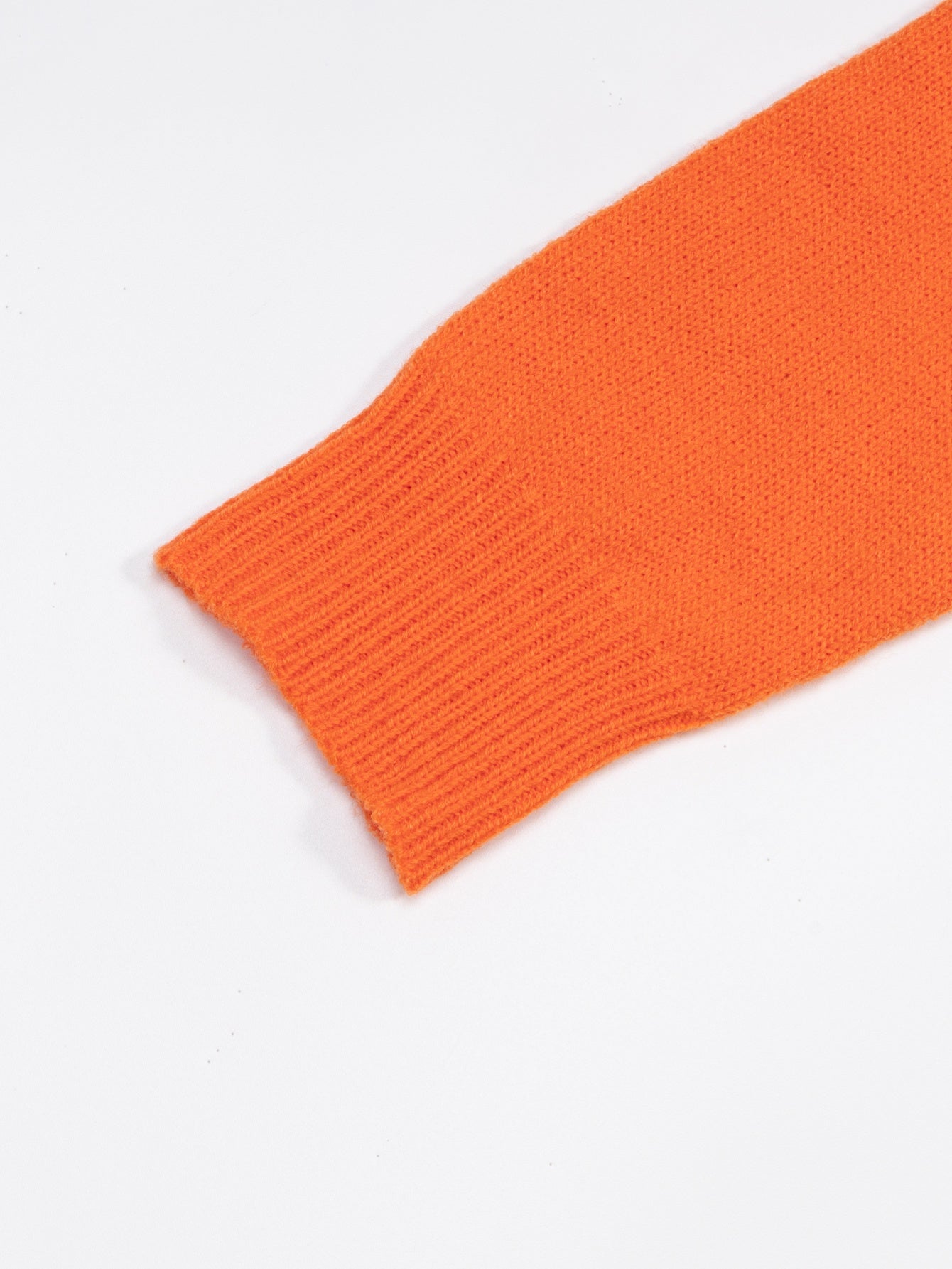 Pull femme épaules dénudées avec col fausse fourrure – élégant & chaud