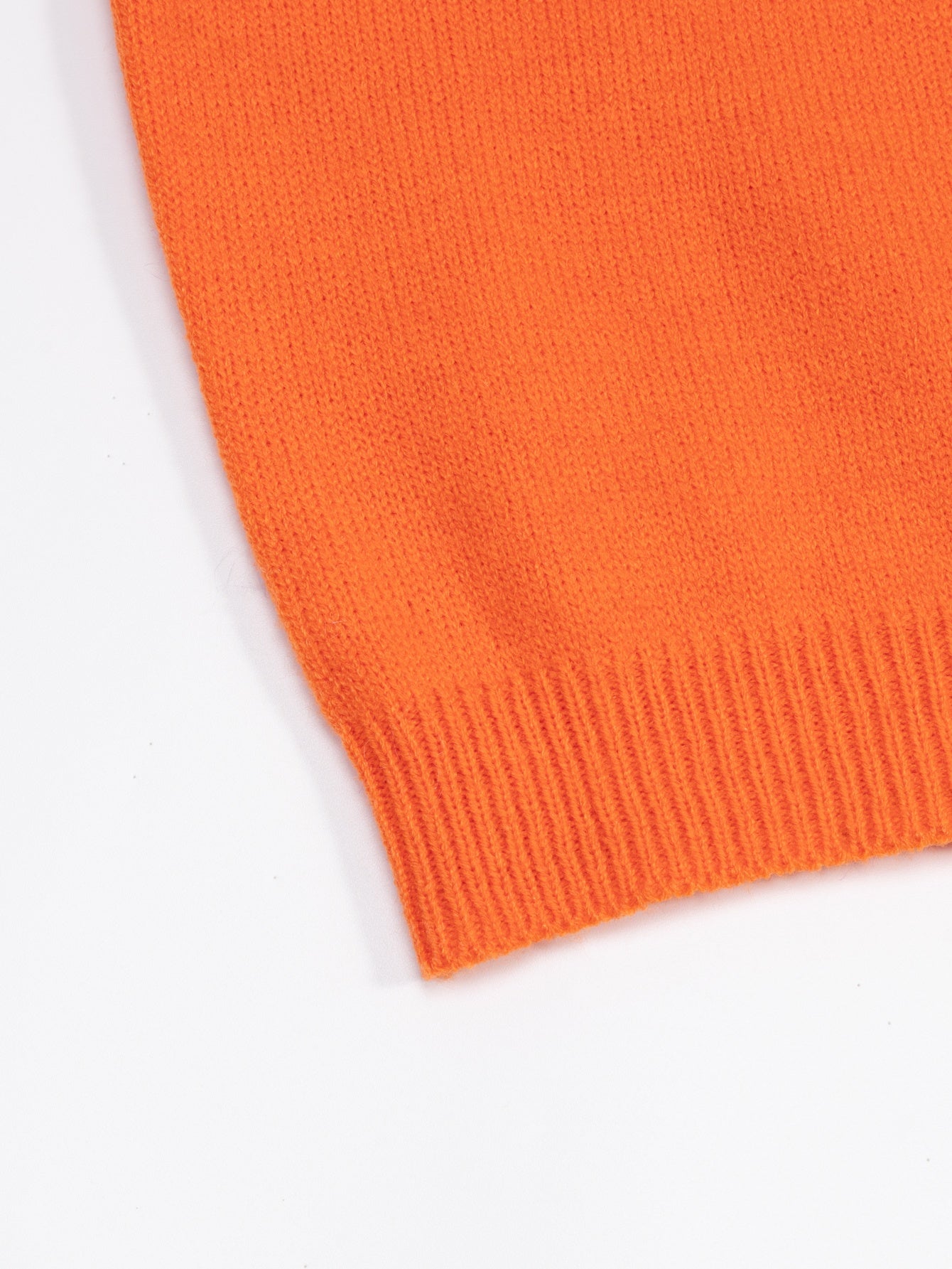 Pull femme épaules dénudées avec col fausse fourrure – élégant & chaud