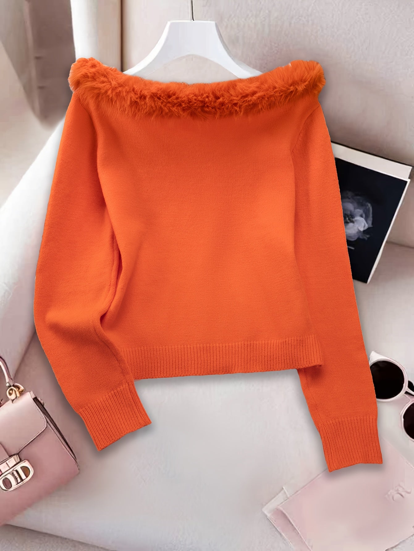 Pull femme épaules dénudées avec col fausse fourrure – élégant & chaud