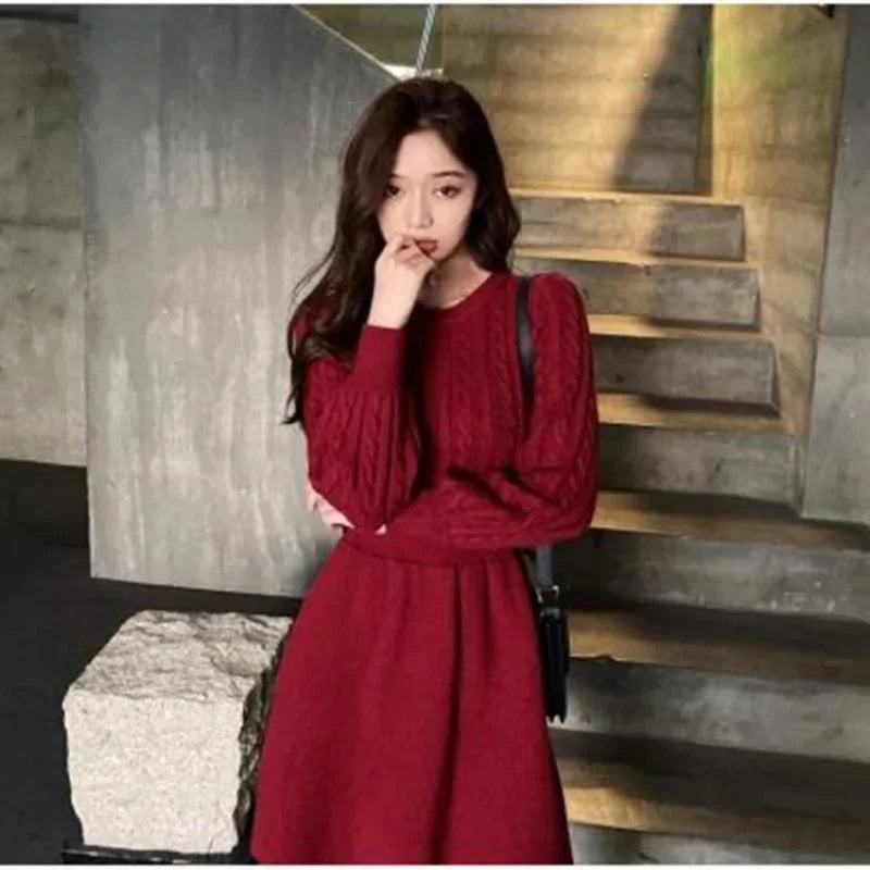 Robe pull femme mi-longue tricotée col montant – automne hiver