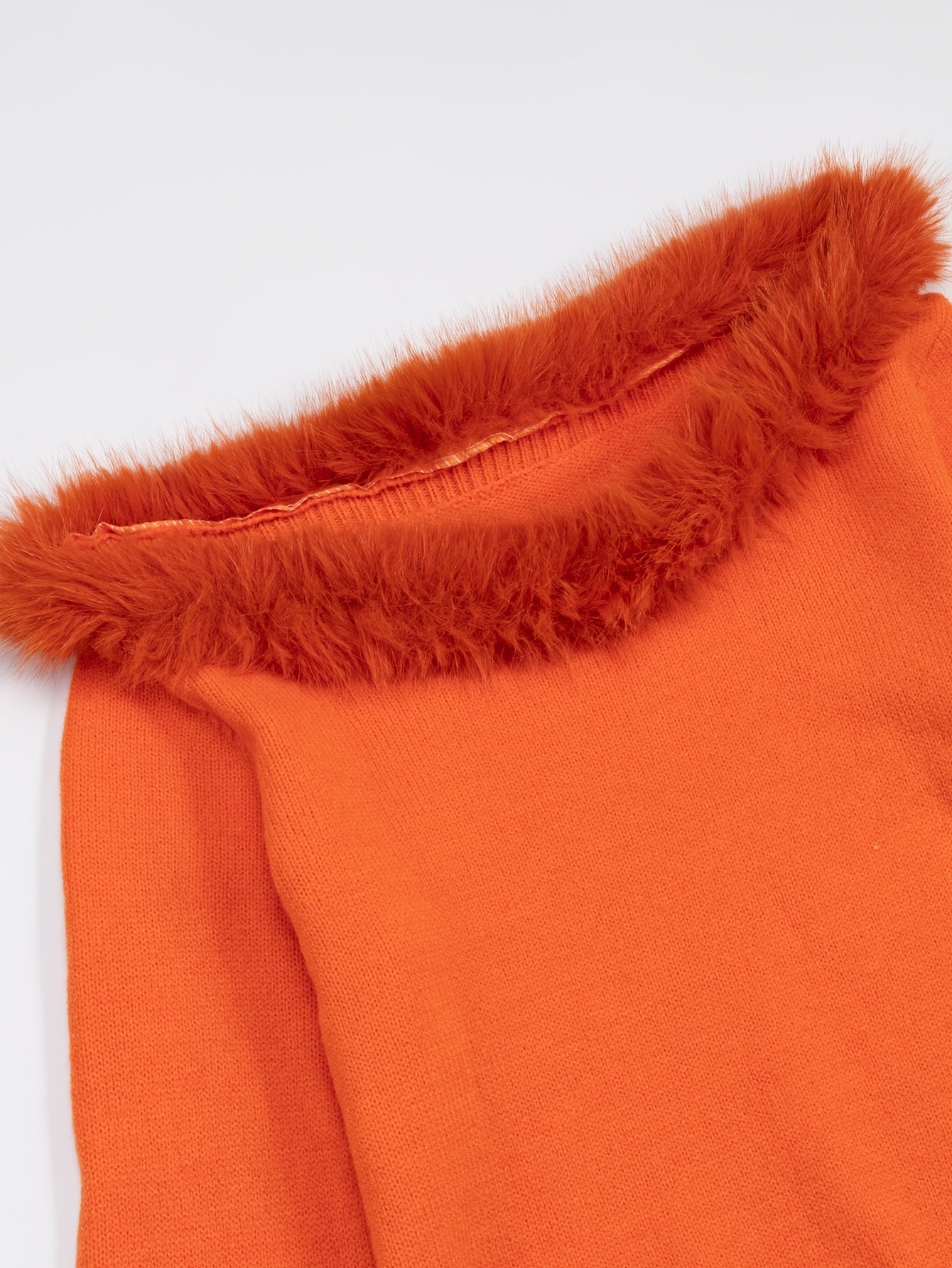 Pull femme épaules dénudées avec col fausse fourrure – élégant & chaud