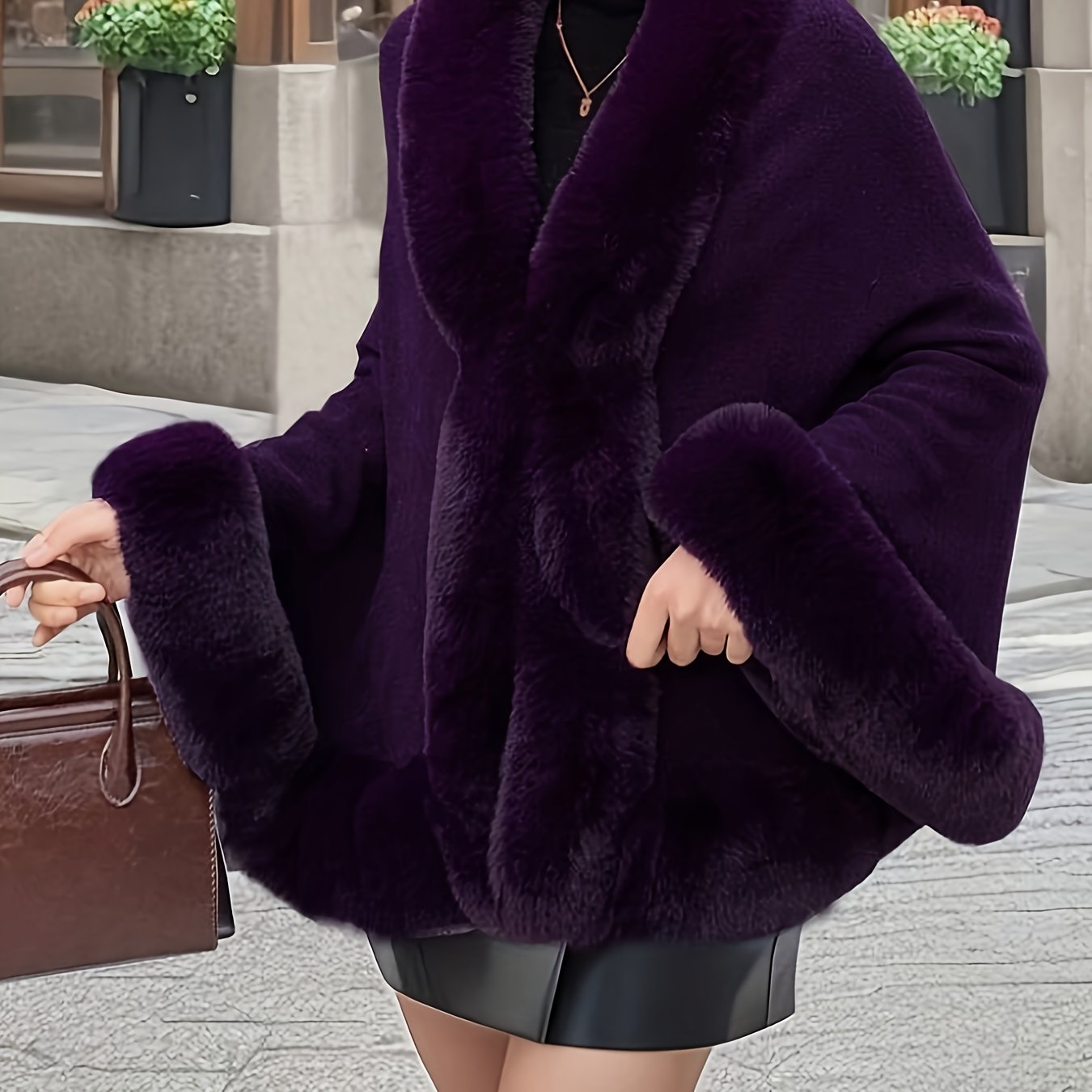 Manteau cape grande taille femme – Fausse fourrure chic hiver