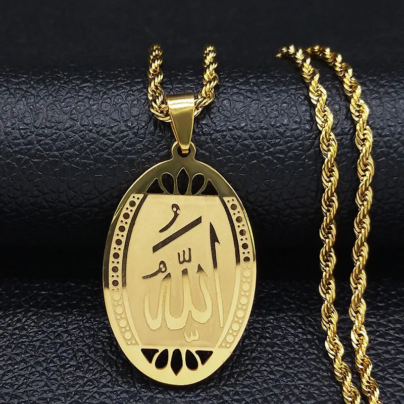 Collier Islamique Doré – Pendentif Calligraphie Allah