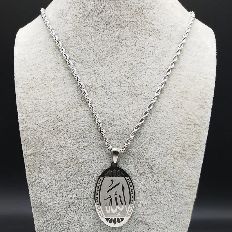 Collier Islamique Doré – Pendentif Calligraphie Allah
