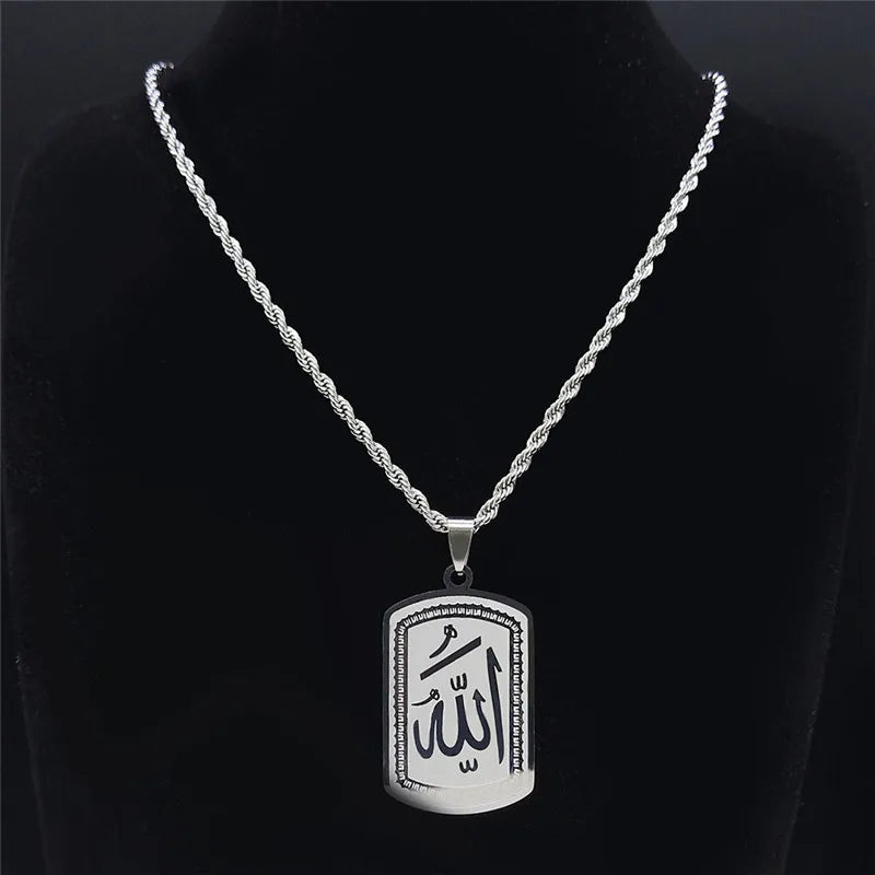 Collier Islamique Doré – Pendentif Calligraphie Allah
