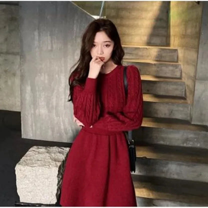 Robe pull femme mi-longue tricotée col montant – automne hiver