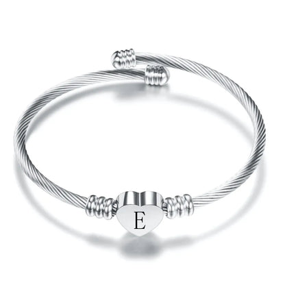 Bracelet manchette en acier inoxydable avec lettre initiale pour femme, 26 lettres de l'alphabet, breloque en forme de cœur, bracelet féminin, bijoux de fête d'anniversaire, mode