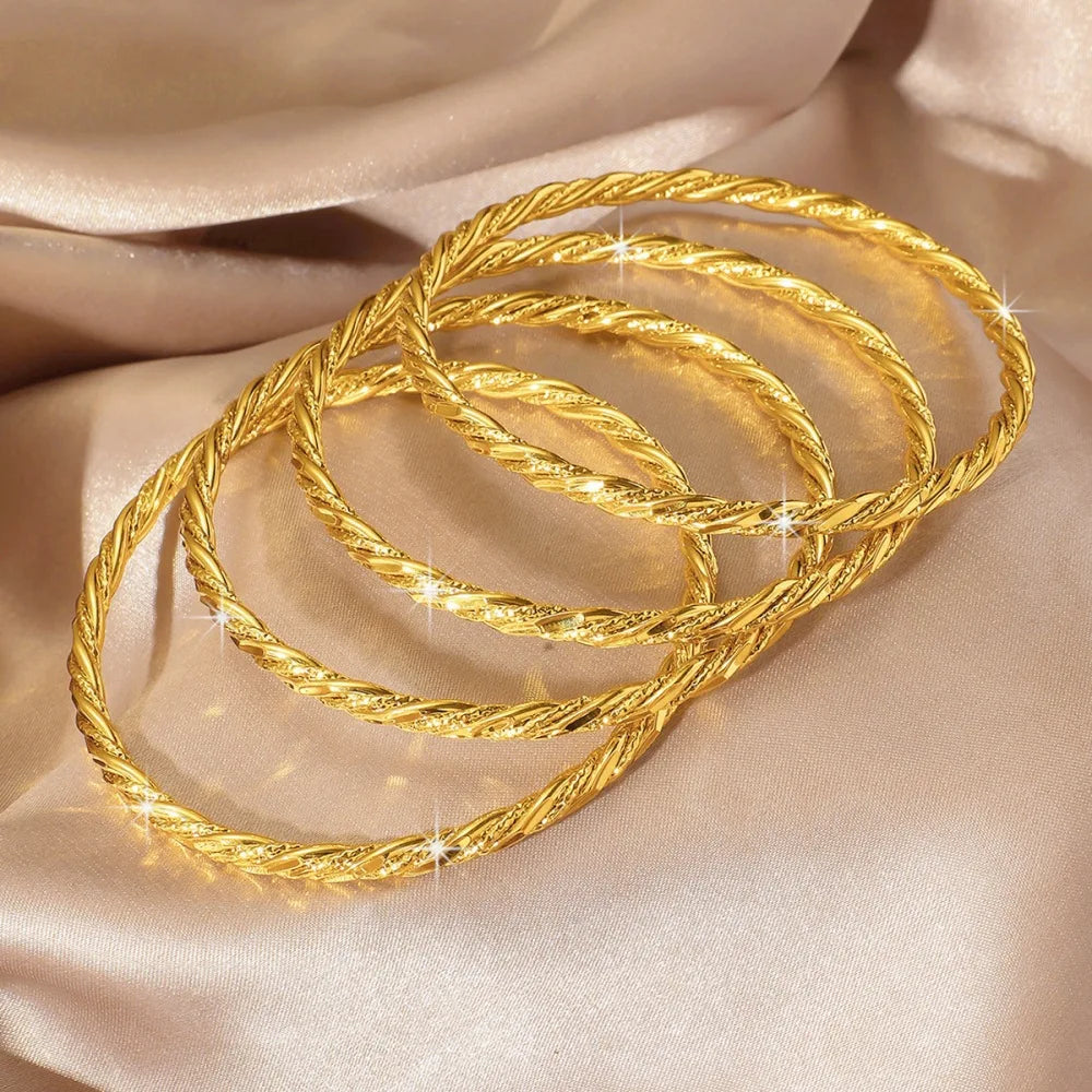 Bracelet Femme Doré Fleur Torsadée – Finition Sablée Élégante