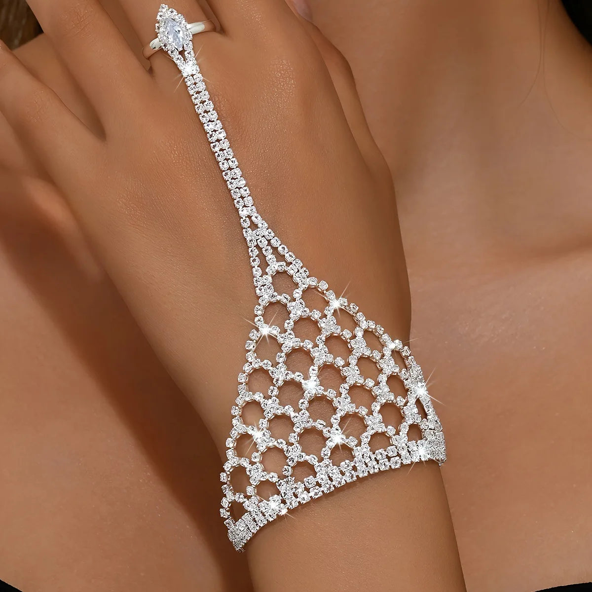 Chaîne de Main – Bracelet Doigt Élégant Luxe