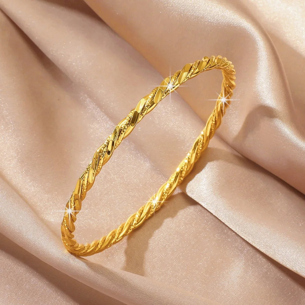Bracelet Femme Doré Fleur Torsadée – Finition Sablée Élégante