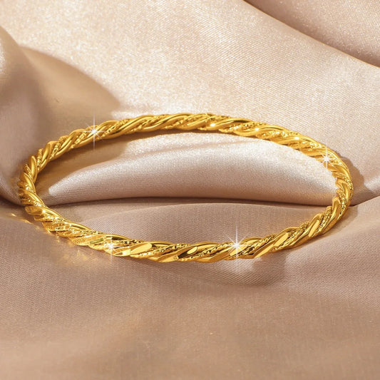 Bracelet Femme Doré Fleur Torsadée – Finition Sablée Élégante