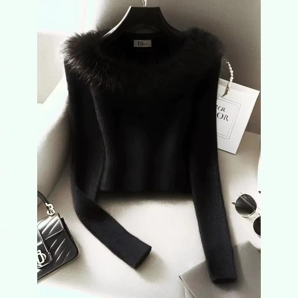 👉 Pull court femme épaules dénudées col fausse fourrure – chic & chaud