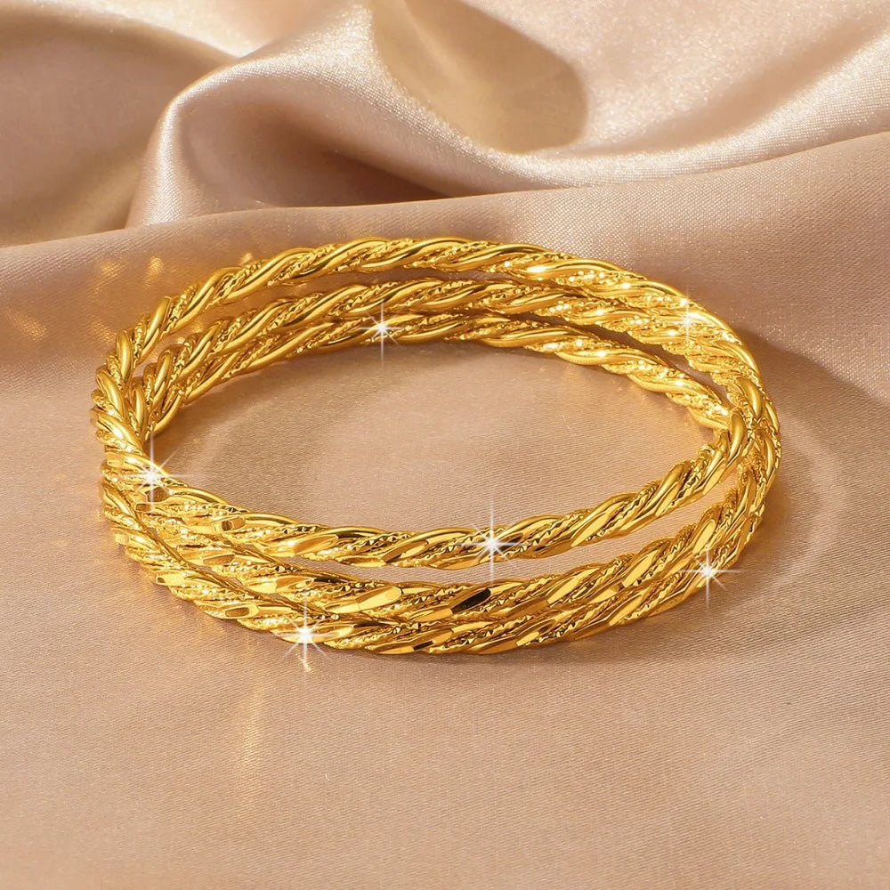 Bracelet Femme Doré Fleur Torsadée – Finition Sablée Élégante