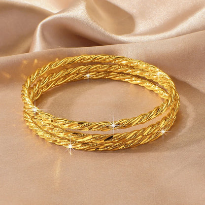 Bracelet Femme Doré Fleur Torsadée – Finition Sablée Élégante