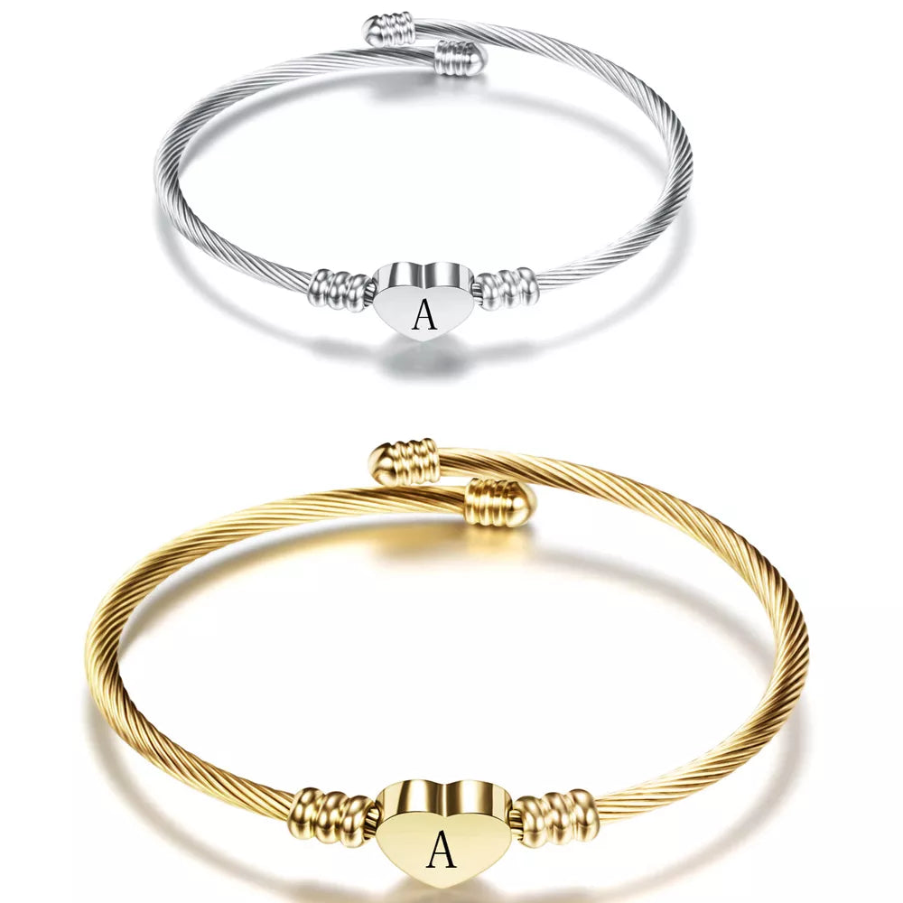 Bracelet manchette en acier inoxydable avec lettre initiale pour femme, 26 lettres de l'alphabet, breloque en forme de cœur, bracelet féminin, bijoux de fête d'anniversaire, mode