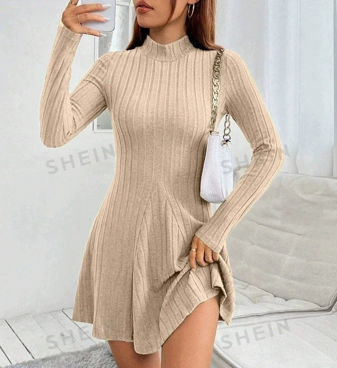 Robe Femme Cintrée 👗 à Col Montant – Élégante & Confortable