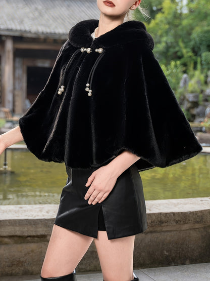 Cape  élégante en fausse fourrure – Perles & pompons hiver chic