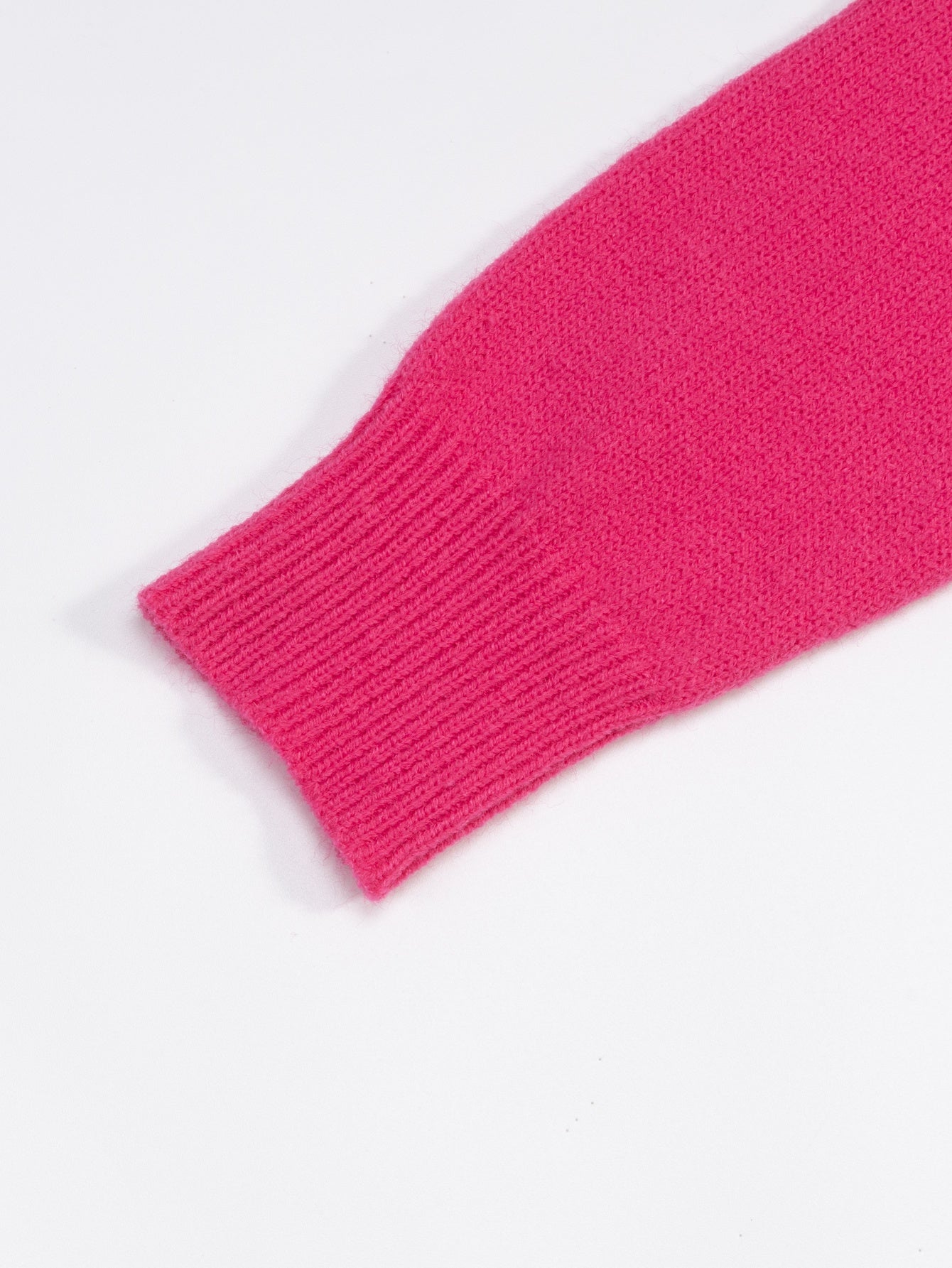 Pull élégante femme – épaules nues & col fausse fourrure